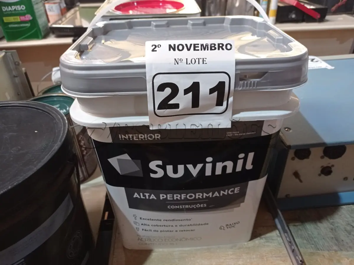 LOTE 211