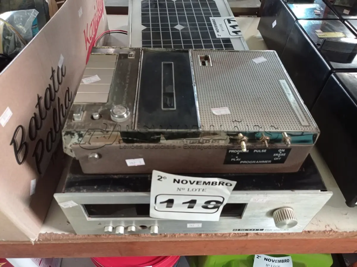 LOTE 118 - 01 GRAVADOR DE FITA CASSETE ANTIGO E 01 TUNER AM/FM MARCA SCOTT MODELO RA2200. (NO ESTADO) ATENÇÃO! FAZER A VISITAÇÃO ANTES DE ARREMATAR, NÃO SABEMOS SE FUNCIONA. LEILÃO NÃO TEM GARANTIA E NEM DEVOLUÇÃO, SUJEITO A POSSÍVEIS AVARIAS VISÍVEIS/OCULTAS E/OU AUSÊNCIA DE COMPONENTES.