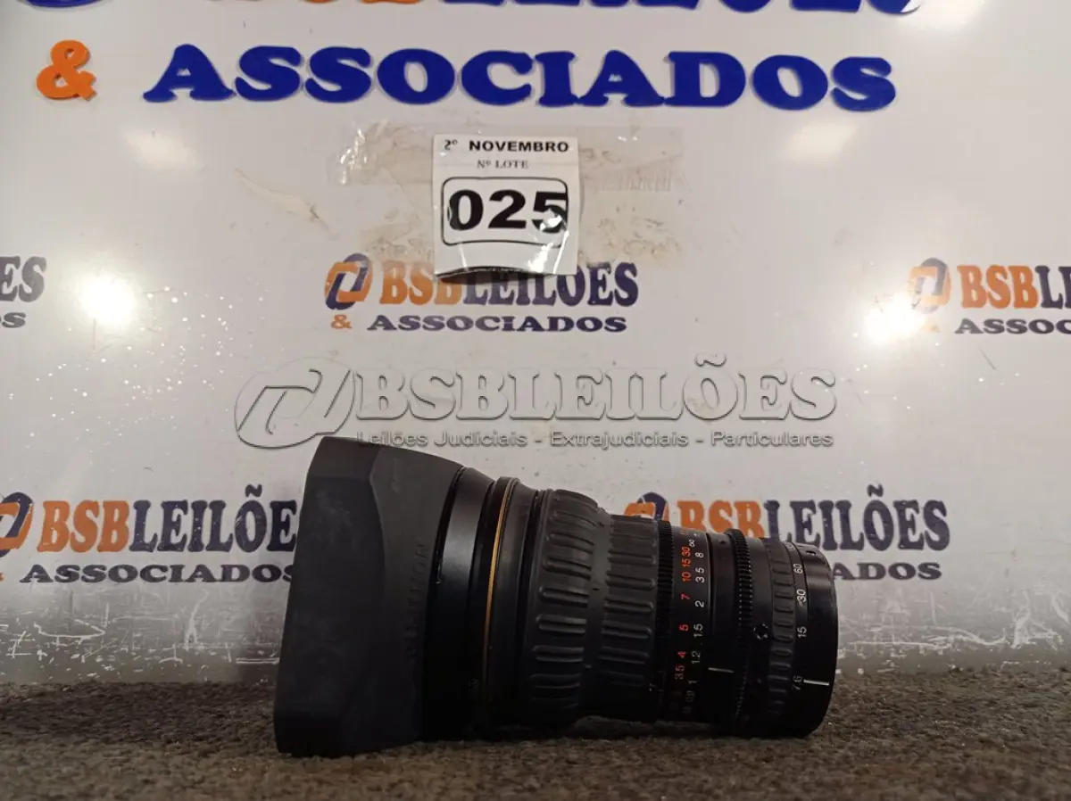 LOTE 025 - 01 LENTE PARA CÂMERA FOTOGRÁFICA FUJIFILM. (NO ESTADO) ATENÇÃO! FAZER A VISITAÇÃO ANTES DE ARREMATAR, NÃO SABEMOS SE FUNCIONA. LEILÃO NÃO TEM GARANTIA E NEM DEVOLUÇÃO, SUJEITO A POSSÍVEIS AVARIAS VISÍVEIS/OCULTAS E/OU AUSÊNCIA DE COMPONENTES.