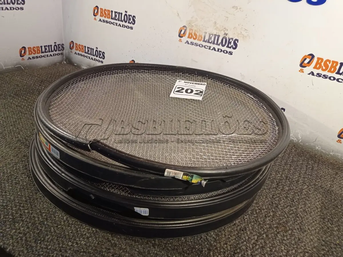 LOTE 202 - 06 PENEIRAS MARCAS E MODELOS DIVERSOS. (NO ESTADO) ATENÇÃO! FAZER A VISITAÇÃO ANTES DE ARREMATAR, NÃO SABEMOS SE FUNCIONA. LEILÃO NÃO TEM GARANTIA E NEM DEVOLUÇÃO, SUJEITO A POSSÍVEIS AVARIAS VISÍVEIS/OCULTAS E/OU AUSÊNCIA DE COMPONENTES.