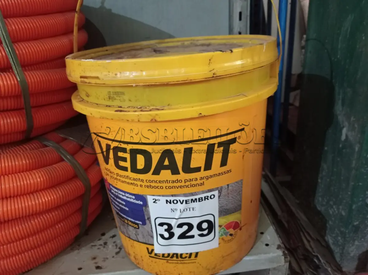 LOTE 329 - 01 BALDE DE VEDALIT, ADITIVO PLASTIFICANTE CONCENTRADO PARA ARGAMASSA DE ASSENTAMENTO E REBOCO CONVENCIONAL. (NO ESTADO) ATENÇÃO! FAZER A VISITAÇÃO ANTES DE ARREMATAR, NÃO SABEMOS SE FUNCIONA. LEILÃO NÃO TEM GARANTIA E NEM DEVOLUÇÃO, SUJEITO A POSSÍVEIS AVARIAS VISÍVEIS/OCULTAS E/OU AUSÊNCIA DE COMPONENTES.