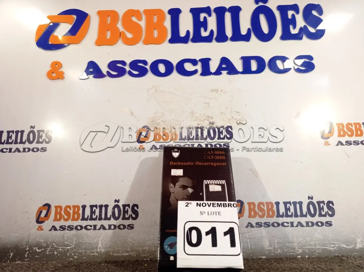 LOTE 011 - 01 BARBEADOR RECARREGÁVEL. (NO ESTADO) ATENÇÃO! FAZER A VISITAÇÃO ANTES DE ARREMATAR, NÃO SABEMOS SE FUNCIONA. LEILÃO NÃO TEM GARANTIA E NEM DEVOLUÇÃO, SUJEITO A POSSÍVEIS AVARIAS VISÍVEIS/OCULTAS E/OU AUSÊNCIA DE COMPONENTES.