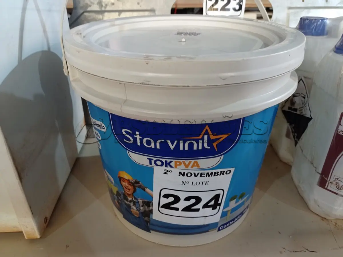 LOTE 224 - 01 BALDE DE MASSA ACRÍLICA STAR VINIL TOK PVA 25KG. (NO ESTADO) ATENÇÃO! FAZER A VISITAÇÃO ANTES DE ARREMATAR, NÃO SABEMOS SE FUNCIONA. LEILÃO NÃO TEM GARANTIA E NEM DEVOLUÇÃO, SUJEITO A POSSÍVEIS AVARIAS VISÍVEIS/OCULTAS E/OU AUSÊNCIA DE COMPONENTES.