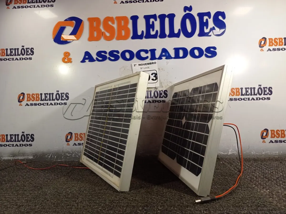 LOTE 193 - 02 PAINÉIS FOTOVOLTAICOS 18V 10W. (NO ESTADO) ATENÇÃO! FAZER A VISITAÇÃO ANTES DE ARREMATAR, NÃO SABEMOS SE FUNCIONA. LEILÃO NÃO TEM GARANTIA E NEM DEVOLUÇÃO, SUJEITO A POSSÍVEIS AVARIAS VISÍVEIS/OCULTAS E/OU AUSÊNCIA DE COMPONENTES.