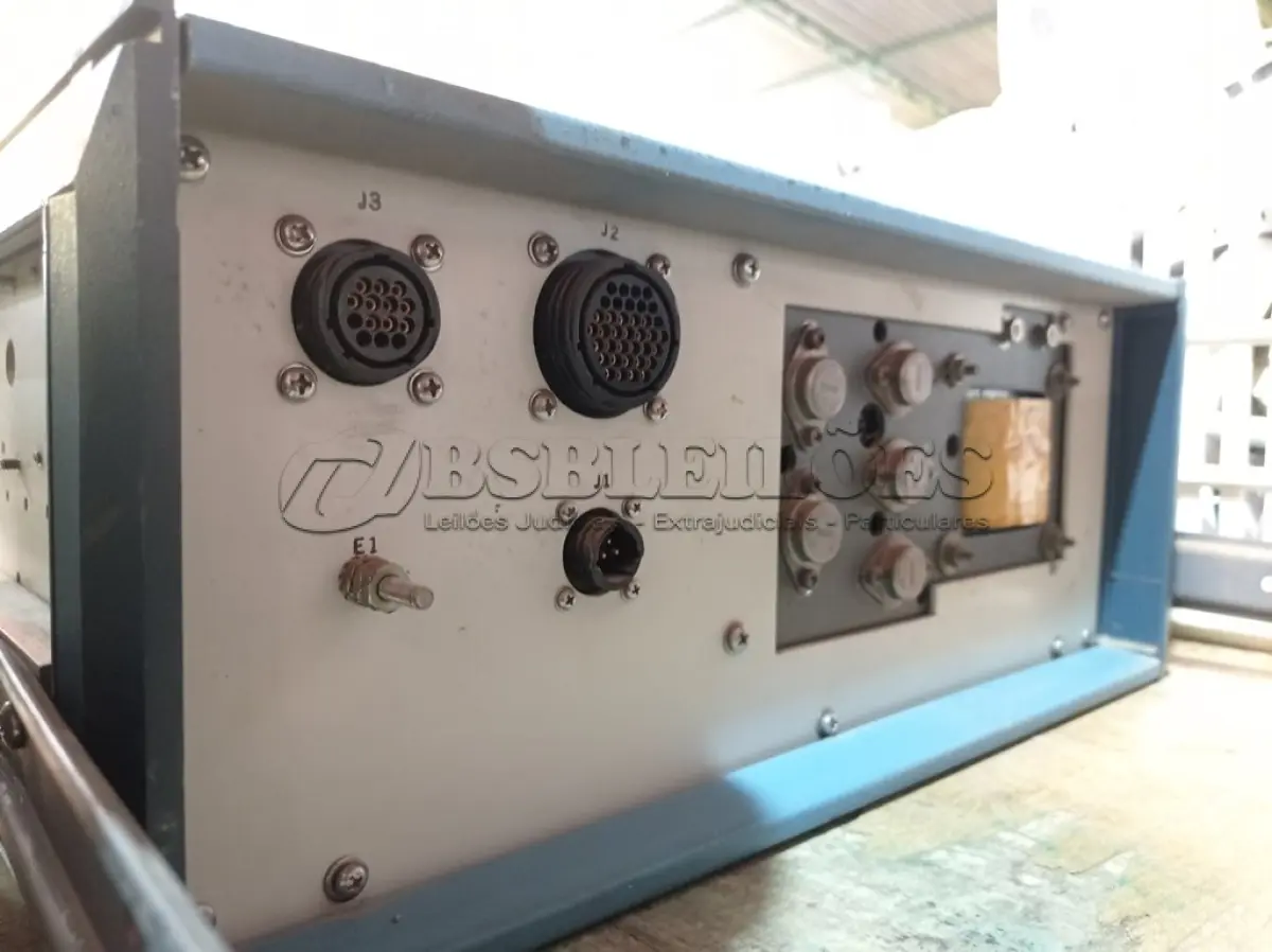 LOTE 213 - 01 APARELHO ANTENA CONTROL/MONITOR MODELO 800 A. (NO ESTADO) ATENÇÃO! FAZER A VISITAÇÃO ANTES DE ARREMATAR, NÃO SABEMOS SE FUNCIONA. LEILÃO NÃO TEM GARANTIA E NEM DEVOLUÇÃO, SUJEITO A POSSÍVEIS AVARIAS VISÍVEIS/OCULTAS E/OU AUSÊNCIA DE COMPONENTES.