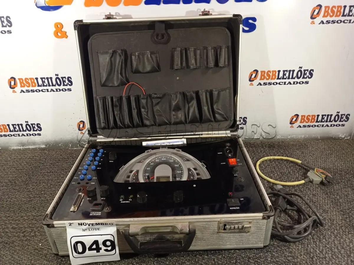 LOTE 049 - 01 EQUIPAMENTO PARA TESTE DE AUTOMÓVEIS. (NO ESTADO) ATENÇÃO! FAZER A VISITAÇÃO ANTES DE ARREMATAR, NÃO SABEMOS SE FUNCIONA. LEILÃO NÃO TEM GARANTIA E NEM DEVOLUÇÃO, SUJEITO A POSSÍVEIS AVARIAS VISÍVEIS/OCULTAS E/OU AUSÊNCIA DE COMPONENTES.