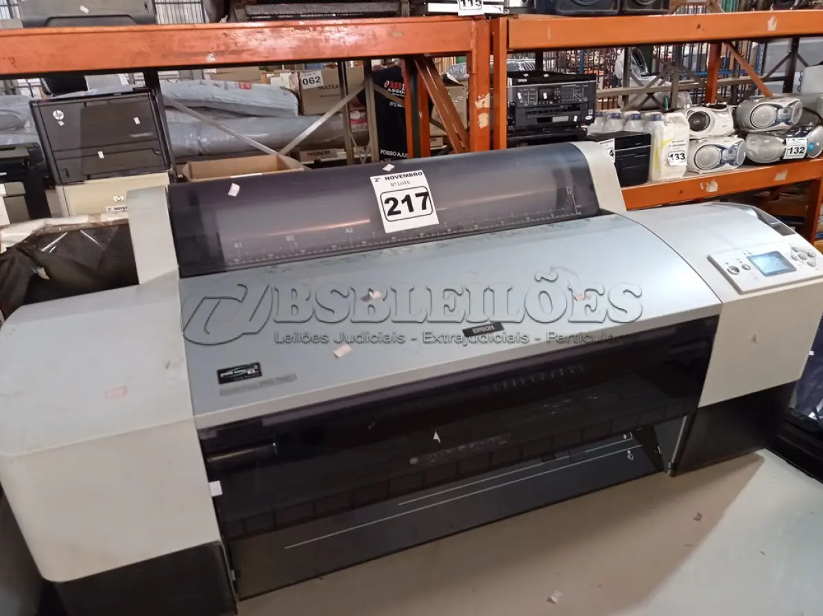 LOTE 217 - 01 PLOTTER MARCA EPSON MODELO PRO 7880. (NO ESTADO) ATENÇÃO! FAZER A VISITAÇÃO ANTES DE ARREMATAR, NÃO SABEMOS SE FUNCIONA. LEILÃO NÃO TEM GARANTIA E NEM DEVOLUÇÃO, SUJEITO A POSSÍVEIS AVARIAS VISÍVEIS/OCULTAS E/OU AUSÊNCIA DE COMPONENTES.