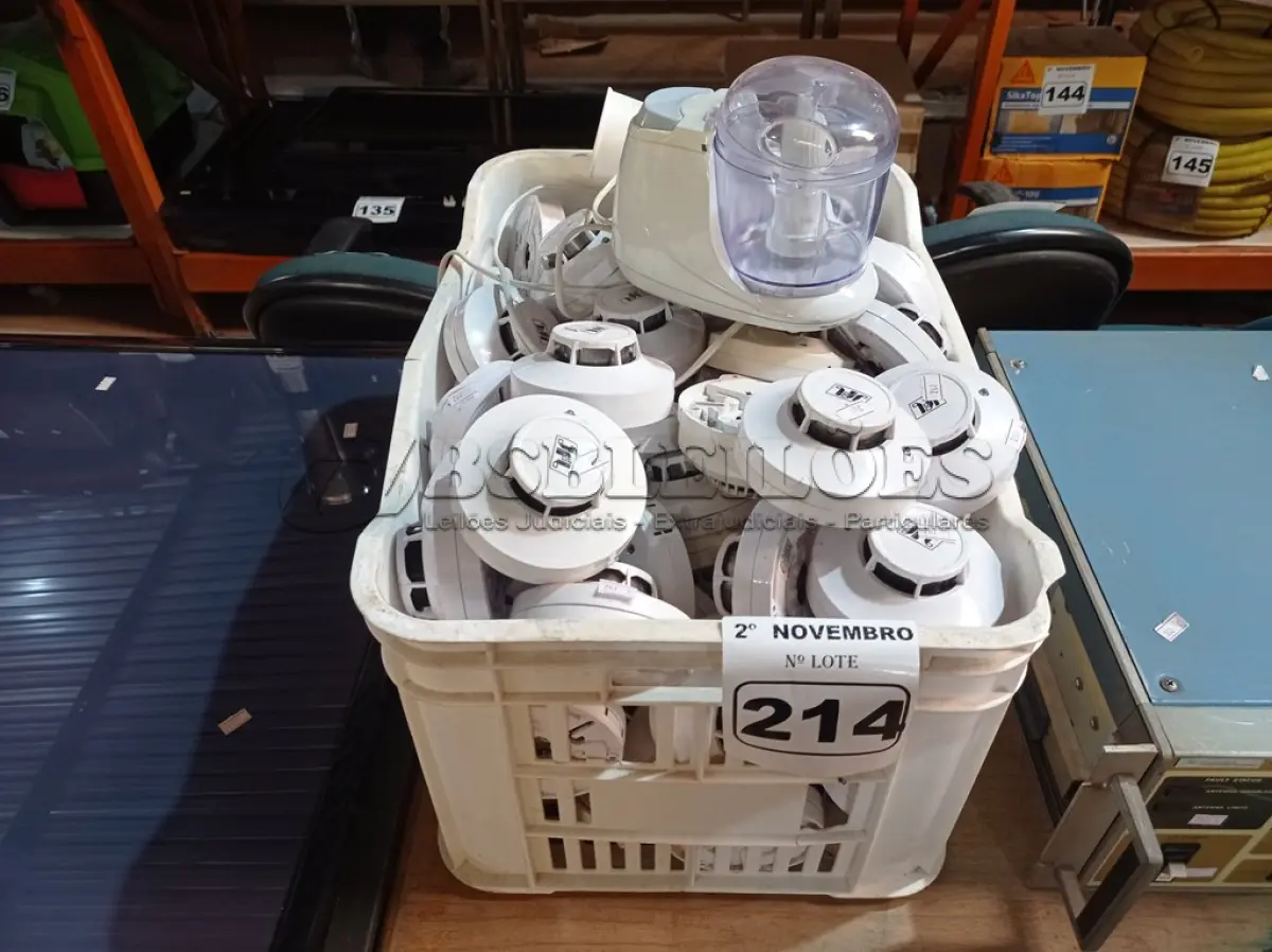 LOTE 214 - 01 LOTE COM GRANDE QUANTIDADE DETECTORES DE FUMAÇA. (NO ESTADO) ATENÇÃO! FAZER A VISITAÇÃO ANTES DE ARREMATAR, NÃO SABEMOS SE FUNCIONA. LEILÃO NÃO TEM GARANTIA E NEM DEVOLUÇÃO, SUJEITO A POSSÍVEIS AVARIAS VISÍVEIS/OCULTAS E/OU AUSÊNCIA DE COMPONENTES.