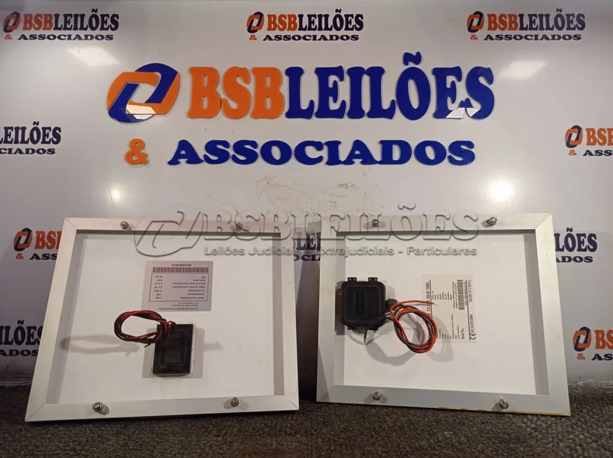 LOTE 016 - 02 PAINÉIS FOTOVOLTAICOS 18V 10W. (NO ESTADO) ATENÇÃO! FAZER A VISITAÇÃO ANTES DE ARREMATAR, NÃO SABEMOS SE FUNCIONA. LEILÃO NÃO TEM GARANTIA E NEM DEVOLUÇÃO, SUJEITO A POSSÍVEIS AVARIAS VISÍVEIS/OCULTAS E/OU AUSÊNCIA DE COMPONENTES.