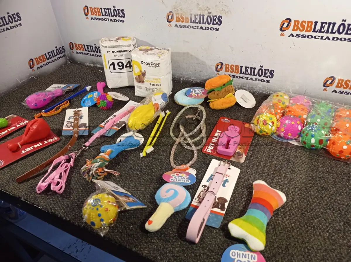 LOTE 194 - 01 LOTE COM VÁRIOS ACESSÓRIOS PARA PETS. (NO ESTADO) ATENÇÃO! FAZER A VISITAÇÃO ANTES DE ARREMATAR, NÃO SABEMOS SE FUNCIONA. LEILÃO NÃO TEM GARANTIA E NEM DEVOLUÇÃO, SUJEITO A POSSÍVEIS AVARIAS VISÍVEIS/OCULTAS E/OU AUSÊNCIA DE COMPONENTES.