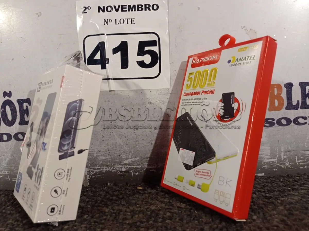 LOTE 415 - 01 MICROFONE SEM FIO E 01 CARREGADOR PORTÁTIL. (NO ESTADO) ATENÇÃO! FAZER A VISITAÇÃO ANTES DE ARREMATAR, NÃO SABEMOS SE FUNCIONA. LEILÃO NÃO TEM GARANTIA E NEM DEVOLUÇÃO, SUJEITO A POSSÍVEIS AVARIAS VISÍVEIS/OCULTAS E/OU AUSÊNCIA DE COMPONENTES.