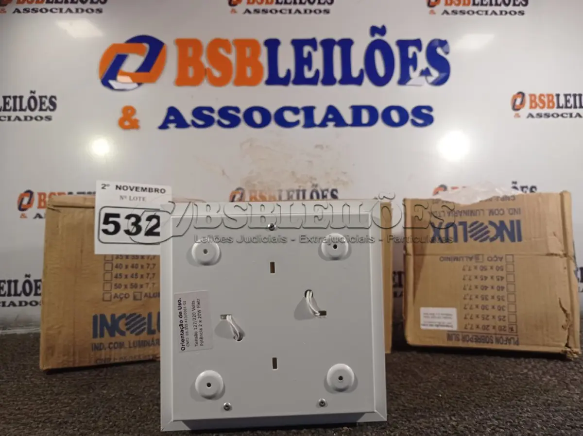 LOTE 532 - 04 PLAFONS DE SOBREPOR 20X20. (NO ESTADO) ATENÇÃO! FAZER A VISITAÇÃO ANTES DE ARREMATAR, NÃO SABEMOS SE FUNCIONA. LEILÃO NÃO TEM GARANTIA E NEM DEVOLUÇÃO, SUJEITO A POSSÍVEIS AVARIAS VISÍVEIS/OCULTAS E/OU AUSÊNCIA DE COMPONENTES.