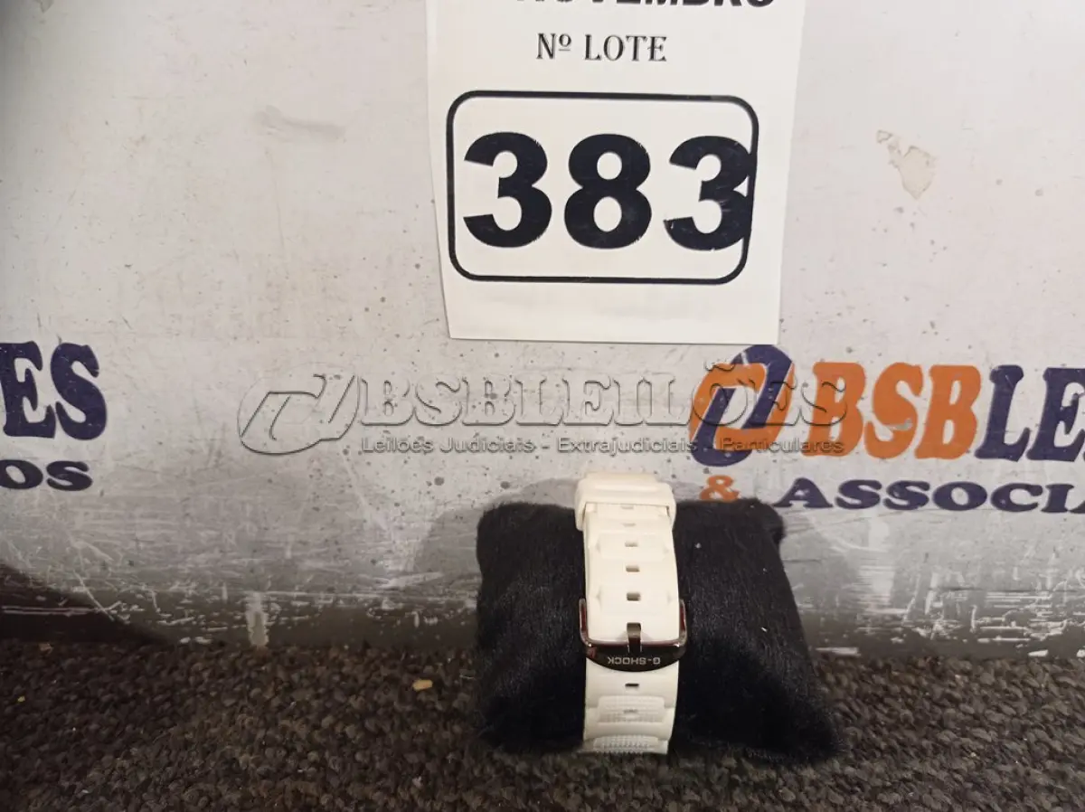 LOTE 383 - 01 RELÓGIO DE PULSO. (NO ESTADO) ATENÇÃO! FAZER A VISITAÇÃO ANTES DE ARREMATAR, NÃO SABEMOS SE FUNCIONA. LEILÃO NÃO TEM GARANTIA E NEM DEVOLUÇÃO, SUJEITO A POSSÍVEIS AVARIAS VISÍVEIS/OCULTAS E/OU AUSÊNCIA DE COMPONENTES.