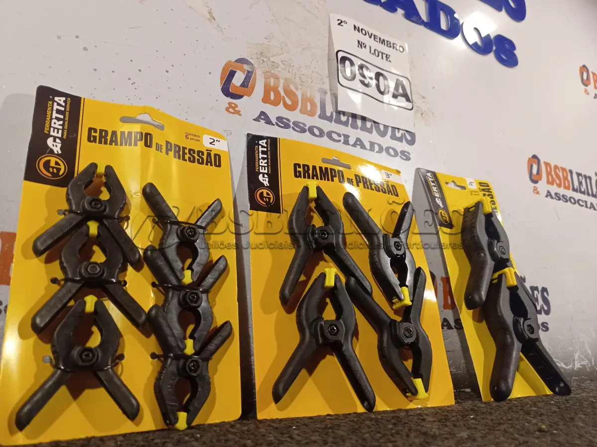 LOTE 090 - 01 KIT DE GRAMPOS DE PRESSÃO. (NO ESTADO) ATENÇÃO! FAZER A VISITAÇÃO ANTES DE ARREMATAR, NÃO SABEMOS SE FUNCIONA. LEILÃO NÃO TEM GARANTIA E NEM DEVOLUÇÃO, SUJEITO A POSSÍVEIS AVARIAS VISÍVEIS/OCULTAS E/OU AUSÊNCIA DE COMPONENTES.