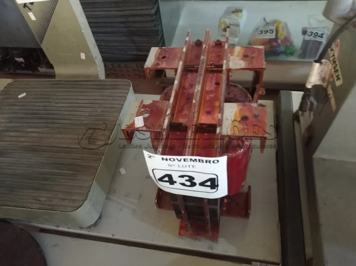 LOTE 434 - 01 TRANSFORMADOR. (NO ESTADO) ATENÇÃO! FAZER A VISITAÇÃO ANTES DE ARREMATAR, NÃO SABEMOS SE FUNCIONA. LEILÃO NÃO TEM GARANTIA E NEM DEVOLUÇÃO, SUJEITO A POSSÍVEIS AVARIAS VISÍVEIS/OCULTAS E/OU AUSÊNCIA DE COMPONENTES.