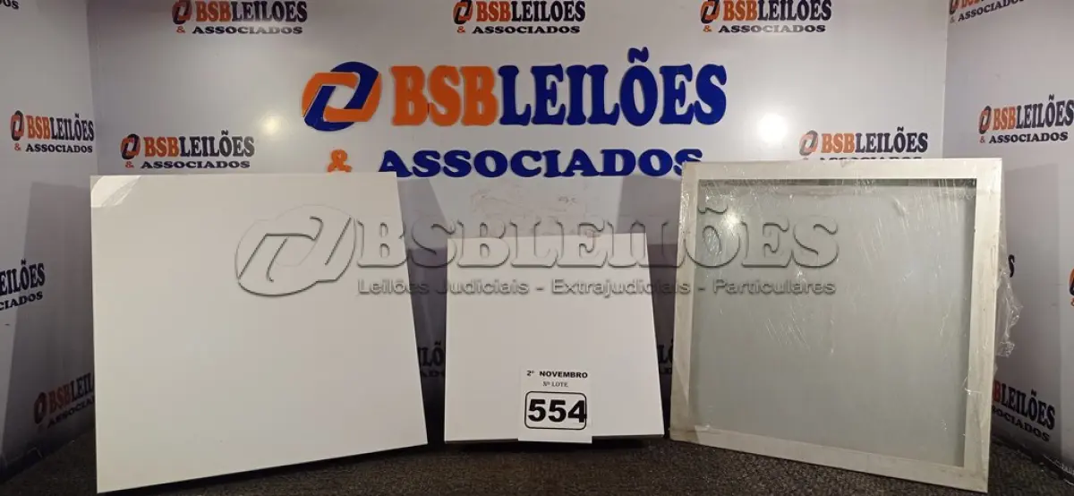 LOTE 554 - 03 LUMINÁRIAS DE EMBUTIR. (NO ESTADO) ATENÇÃO! FAZER A VISITAÇÃO ANTES DE ARREMATAR, NÃO SABEMOS SE FUNCIONA. LEILÃO NÃO TEM GARANTIA E NEM DEVOLUÇÃO, SUJEITO A POSSÍVEIS AVARIAS VISÍVEIS/OCULTAS E/OU AUSÊNCIA DE COMPONENTES.