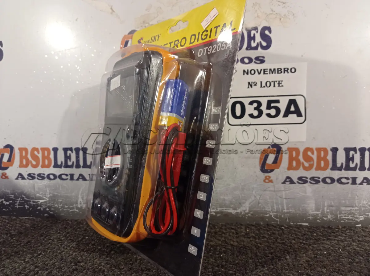 LOTE 035 - 01 MULTÍMETRO DIGITAL. (NO ESTADO) ATENÇÃO! FAZER A VISITAÇÃO ANTES DE ARREMATAR, NÃO SABEMOS SE FUNCIONA. LEILÃO NÃO TEM GARANTIA E NEM DEVOLUÇÃO, SUJEITO A POSSÍVEIS AVARIAS VISÍVEIS/OCULTAS E/OU AUSÊNCIA DE COMPONENTES.
