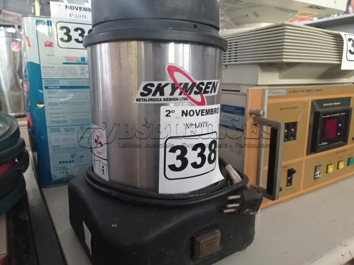 LOTE 338 - 01 LIQUIDIFICADOR INDUSTRIAL MARCA SKYMSEN. (NO ESTADO) ATENÇÃO! FAZER A VISITAÇÃO ANTES DE ARREMATAR, NÃO SABEMOS SE FUNCIONA. LEILÃO NÃO TEM GARANTIA E NEM DEVOLUÇÃO, SUJEITO A POSSÍVEIS AVARIAS VISÍVEIS/OCULTAS E/OU AUSÊNCIA DE COMPONENTES.