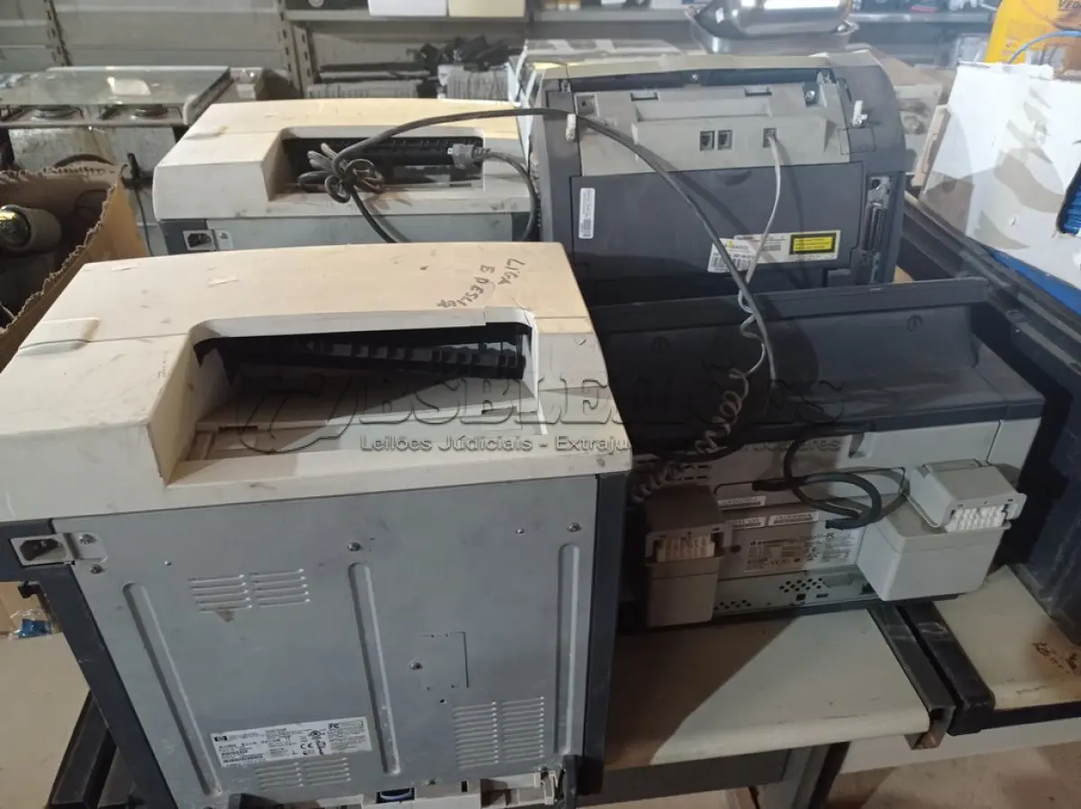 LOTE 452 - 01 APARELHO DE FAX E 03 IMPRESSORAS MARCAS E MODELOS DIVERSOS. (NO ESTADO) ATENÇÃO! FAZER A VISITAÇÃO ANTES DE ARREMATAR, NÃO SABEMOS SE FUNCIONA. LEILÃO NÃO TEM GARANTIA E NEM DEVOLUÇÃO, SUJEITO A POSSÍVEIS AVARIAS VISÍVEIS/OCULTAS E/OU AUSÊNCIA DE COMPONENTES.