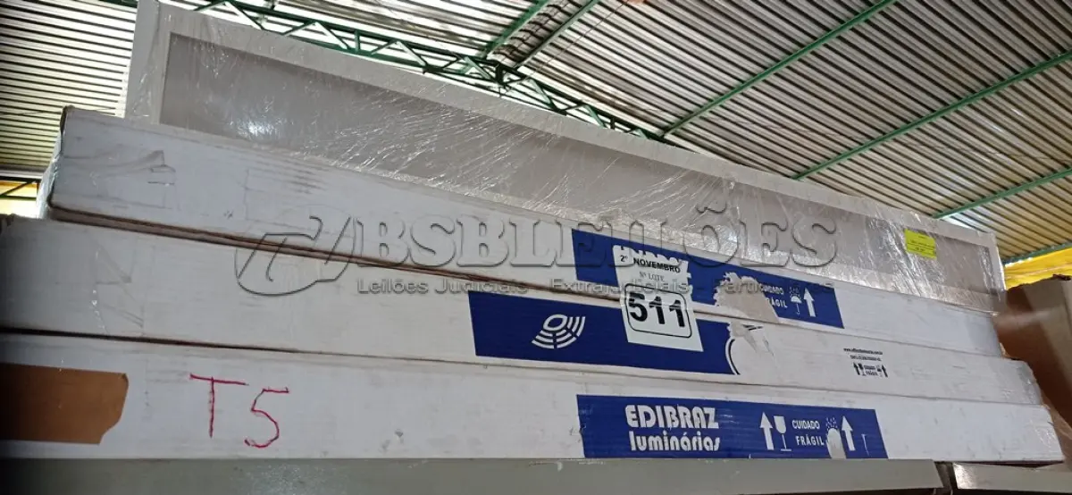 LOTE 511 - 04 LUMINÁRIAS DE EMBUTIR 7808 2X32/40 MARCAS EDIBRAZ. (NO ESTADO) ATENÇÃO! FAZER A VISITAÇÃO ANTES DE ARREMATAR, NÃO SABEMOS SE FUNCIONA. LEILÃO NÃO TEM GARANTIA E NEM DEVOLUÇÃO, SUJEITO A POSSÍVEIS AVARIAS VISÍVEIS/OCULTAS E/OU AUSÊNCIA DE COMPONENTES.