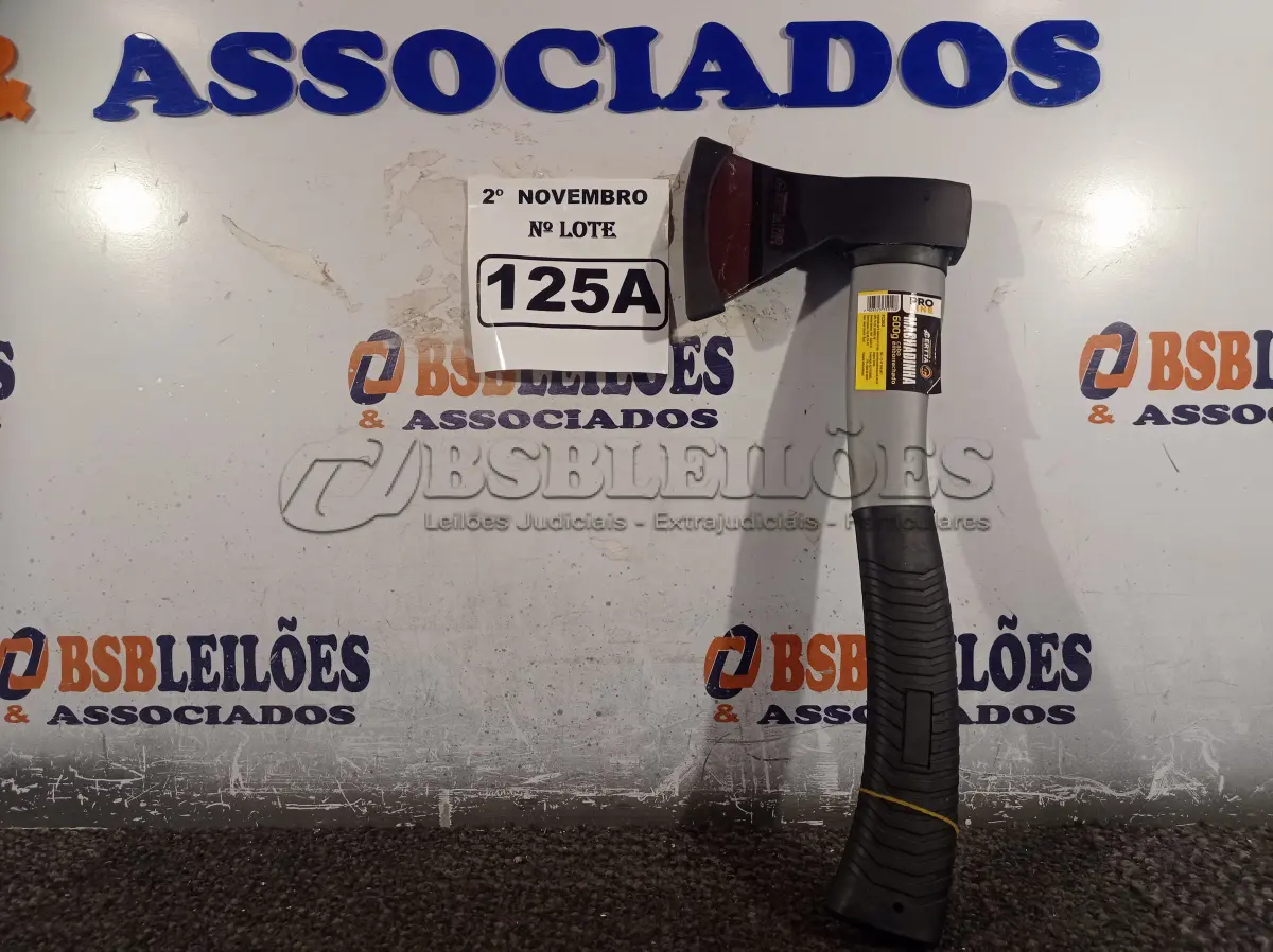 LOTE 125 - 01 MACHADINHA CAÇA E PESCA COM CABO EMBORRACHADO. (NO ESTADO) ATENÇÃO! FAZER A VISITAÇÃO ANTES DE ARREMATAR, NÃO SABEMOS SE FUNCIONA. LEILÃO NÃO TEM GARANTIA E NEM DEVOLUÇÃO, SUJEITO A POSSÍVEIS AVARIAS VISÍVEIS/OCULTAS E/OU AUSÊNCIA DE COMPONENTES.