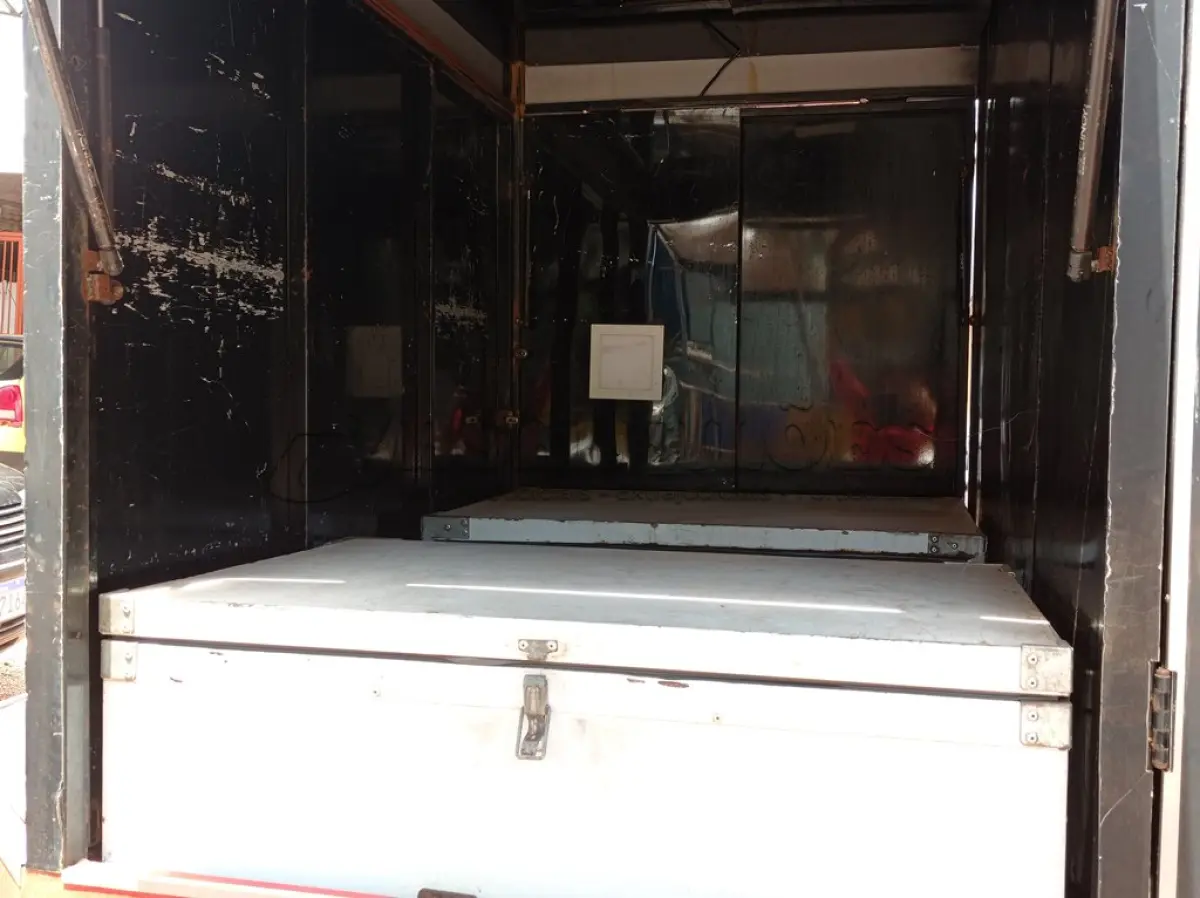 LOTE 588 - 01 TRAILLER ROBEQUE. (NO ESTADO) ATENÇÃO! FAZER A VISITAÇÃO ANTES DE ARREMATAR, NÃO SABEMOS SE FUNCIONA. LEILÃO NÃO TEM GARANTIA E NEM DEVOLUÇÃO, SUJEITO A POSSÍVEIS AVARIAS VISÍVEIS/OCULTAS E/OU AUSÊNCIA DE COMPONENTES.