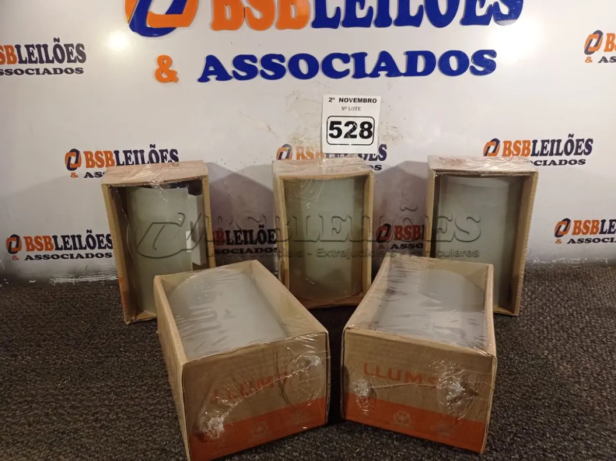 LOTE 528 - 04 ARANDELAS CENTRAL CE 1422-A 1XE27. (NO ESTADO) ATENÇÃO! FAZER A VISITAÇÃO ANTES DE ARREMATAR, NÃO SABEMOS SE FUNCIONA. LEILÃO NÃO TEM GARANTIA E NEM DEVOLUÇÃO, SUJEITO A POSSÍVEIS AVARIAS VISÍVEIS/OCULTAS E/OU AUSÊNCIA DE COMPONENTES.