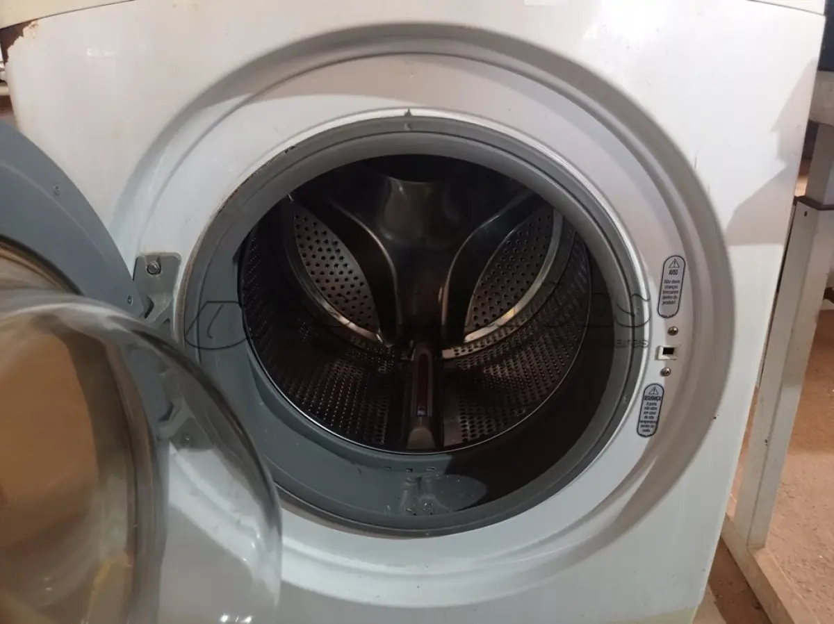 LOTE 484 - 01 LAVA SECA MARCA ELECTROLUX CAPACIDADE 10.5KG. (NO ESTADO) ATENÇÃO! FAZER A VISITAÇÃO ANTES DE ARREMATAR, NÃO SABEMOS SE FUNCIONA. LEILÃO NÃO TEM GARANTIA E NEM DEVOLUÇÃO, SUJEITO A POSSÍVEIS AVARIAS VISÍVEIS/OCULTAS E/OU AUSÊNCIA DE COMPONENTES.