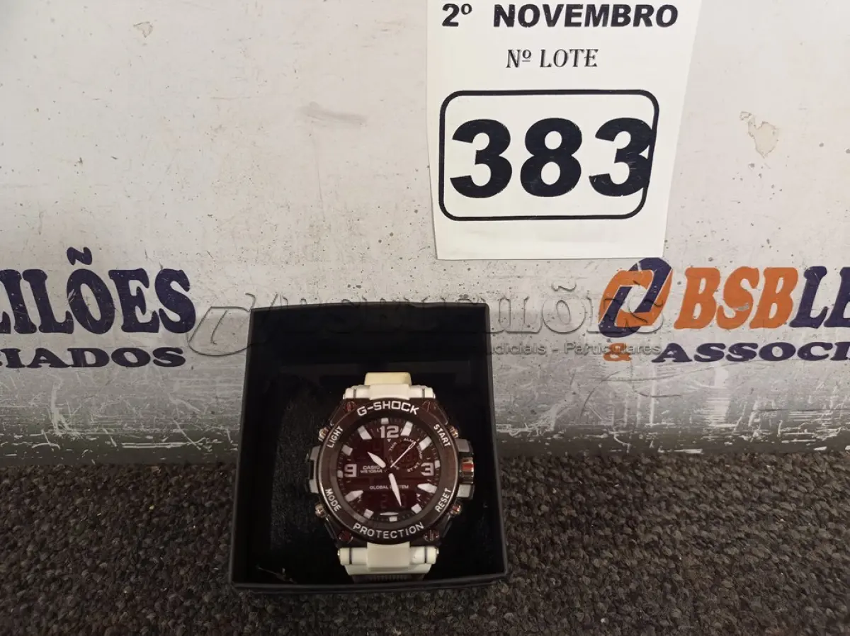 LOTE 383 - 01 RELÓGIO DE PULSO. (NO ESTADO) ATENÇÃO! FAZER A VISITAÇÃO ANTES DE ARREMATAR, NÃO SABEMOS SE FUNCIONA. LEILÃO NÃO TEM GARANTIA E NEM DEVOLUÇÃO, SUJEITO A POSSÍVEIS AVARIAS VISÍVEIS/OCULTAS E/OU AUSÊNCIA DE COMPONENTES.