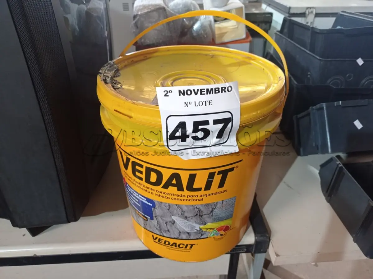 LOTE 457 - 01 BALDE DE VEDALIT, ADITIVO PLASTIFICANTE CONCENTRADO PARA ARGAMASSA DE ASSENTAMENTO E REBOCO CONVENCIONAL. (NO ESTADO) ATENÇÃO! FAZER A VISITAÇÃO ANTES DE ARREMATAR, NÃO SABEMOS SE FUNCIONA. LEILÃO NÃO TEM GARANTIA E NEM DEVOLUÇÃO, SUJEITO A POSSÍVEIS AVARIAS VISÍVEIS/OCULTAS E/OU AUSÊNCIA DE COMPONENTES.