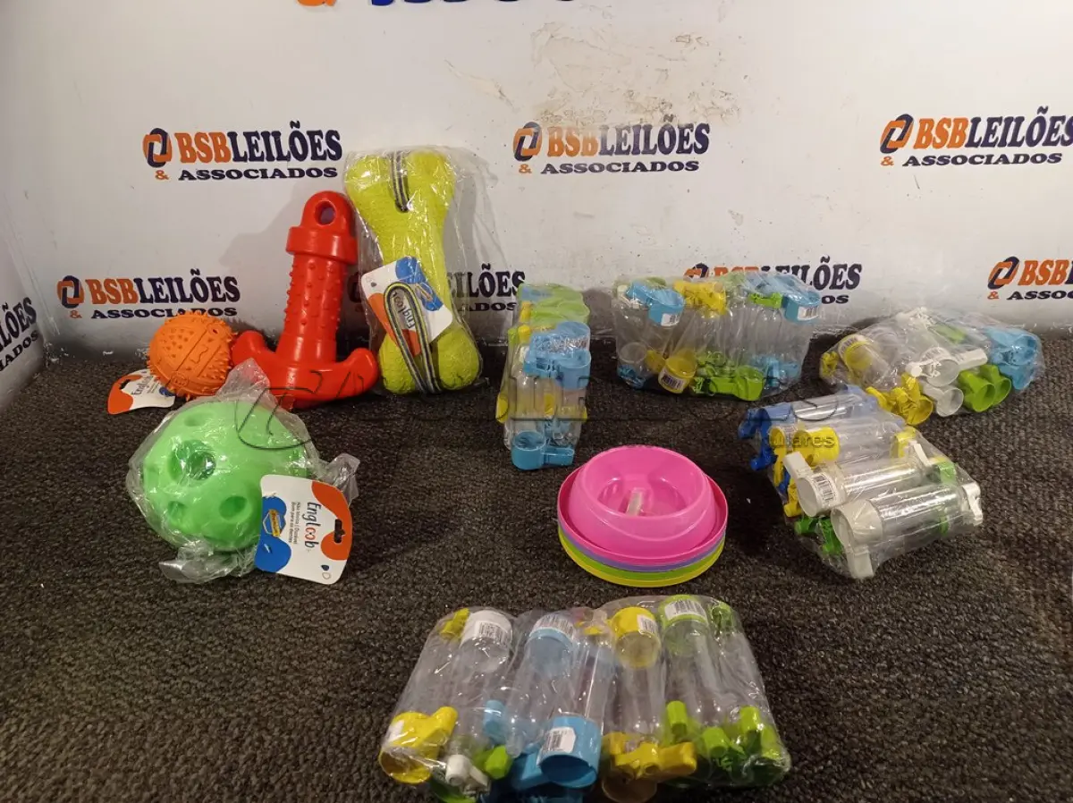 LOTE 472 - 01 KIT DE ACESSÓRIOS PARA PETS. (NO ESTADO) ATENÇÃO! FAZER A VISITAÇÃO ANTES DE ARREMATAR, NÃO SABEMOS SE FUNCIONA. LEILÃO NÃO TEM GARANTIA E NEM DEVOLUÇÃO, SUJEITO A POSSÍVEIS AVARIAS VISÍVEIS/OCULTAS E/OU AUSÊNCIA DE COMPONENTES.