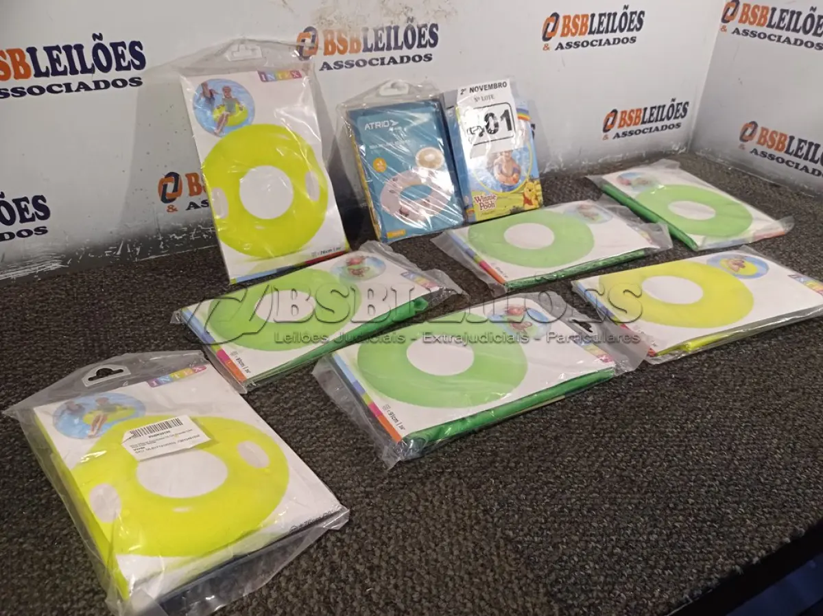 LOTE 401 - 01 LOTE COM VÁRIAS BOIAS INFANTIS. (NO ESTADO) ATENÇÃO! FAZER A VISITAÇÃO ANTES DE ARREMATAR, NÃO SABEMOS SE FUNCIONA. LEILÃO NÃO TEM GARANTIA E NEM DEVOLUÇÃO, SUJEITO A POSSÍVEIS AVARIAS VISÍVEIS/OCULTAS E/OU AUSÊNCIA DE COMPONENTES.
