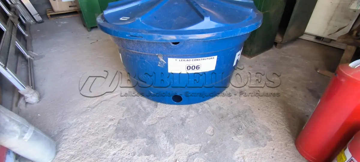 LOTE 006 - 01 CAIXA DE ÁGUA 500 LITROS (NO ESTADO, NÃO SABEMOS SE FUNCIONA. LEILÃO NÃO TEM GARANTIA E NEM DEVOLUÇÃO).