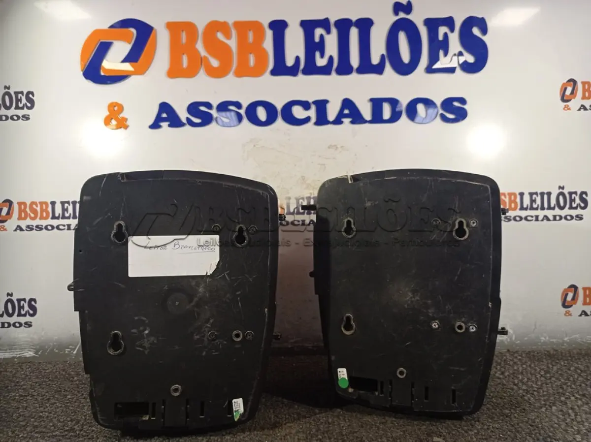 LOTE 098 - 02 RELÓGIOS DE PONTO. (NO ESTADO) ATENÇÃO! FAZER A VISITAÇÃO ANTES DE ARREMATAR, NÃO SABEMOS SE FUNCIONA. LEILÃO NÃO TEM GARANTIA E NEM DEVOLUÇÃO, SUJEITO A POSSÍVEIS AVARIAS VISÍVEIS/OCULTAS E/OU AUSÊNCIA DE COMPONENTES.