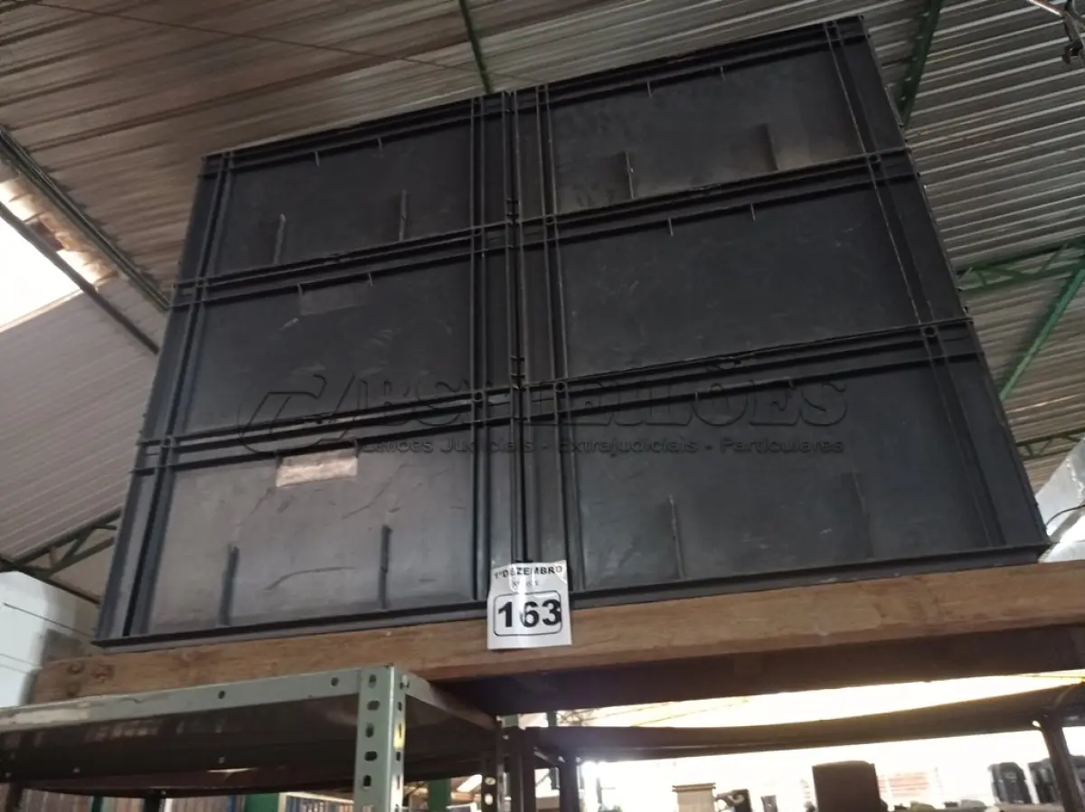 LOTE 163 - 06 CAIXAS ORGANIZADORAS. (NO ESTADO) ATENÇÃO! FAZER A VISITAÇÃO ANTES DE ARREMATAR, NÃO SABEMOS SE FUNCIONA. LEILÃO NÃO TEM GARANTIA E NEM DEVOLUÇÃO, SUJEITO A POSSÍVEIS AVARIAS VISÍVEIS/OCULTAS E/OU AUSÊNCIA DE COMPONENTES.