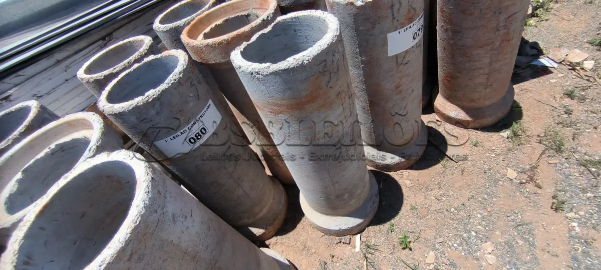 LOTE 080 - 05 MANILHAS EM CONCRETO (NO ESTADO, NÃO SABEMOS SE FUNCIONA. LEILÃO NÃO TEM GARANTIA E NEM DEVOLUÇÃO).