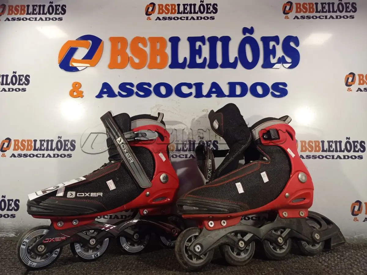 LOTE 142 - 01 PAR DE PATINS. (NO ESTADO) ATENÇÃO! FAZER A VISITAÇÃO ANTES DE ARREMATAR, NÃO SABEMOS SE FUNCIONA. LEILÃO NÃO TEM GARANTIA E NEM DEVOLUÇÃO, SUJEITO A POSSÍVEIS AVARIAS VISÍVEIS/OCULTAS E/OU AUSÊNCIA DE COMPONENTES.