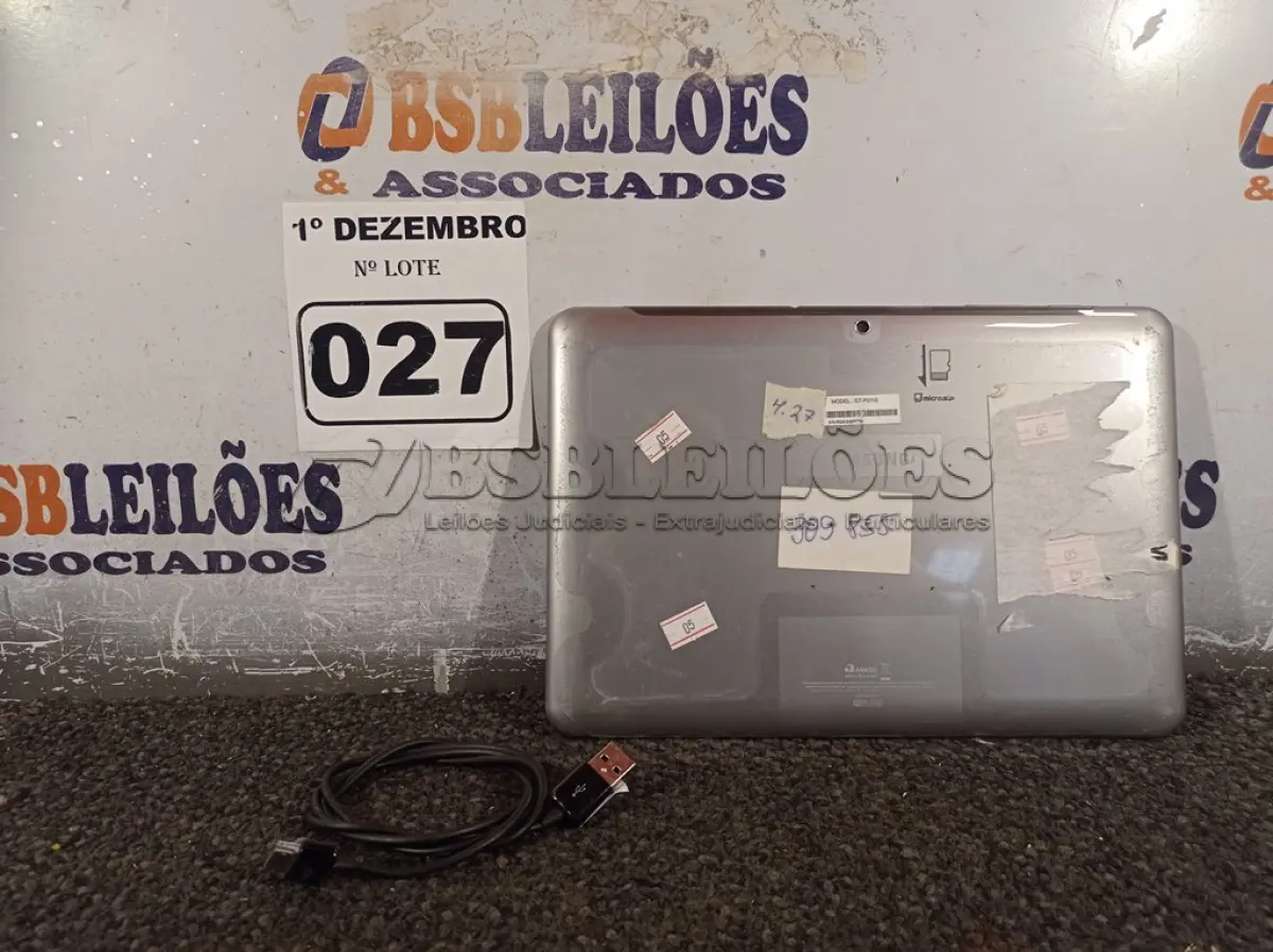 LOTE 027 - 01 TABLET SAMSUNG COM CABO. (NO ESTADO) ATENÇÃO! FAZER A VISITAÇÃO ANTES DE ARREMATAR, NÃO SABEMOS SE FUNCIONA. LEILÃO NÃO TEM GARANTIA E NEM DEVOLUÇÃO, SUJEITO A POSSÍVEIS AVARIAS VISÍVEIS/OCULTAS E/OU AUSÊNCIA DE COMPONENTES.