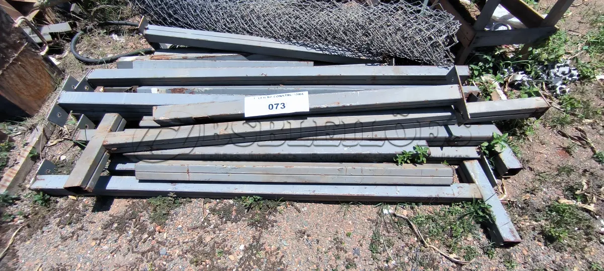 LOTE 073 - 01 LOTE COM PERFIS EM FERRO PEQUENOS (NO ESTADO, NÃO SABEMOS SE FUNCIONA. LEILÃO NÃO TEM GARANTIA E NEM DEVOLUÇÃO).