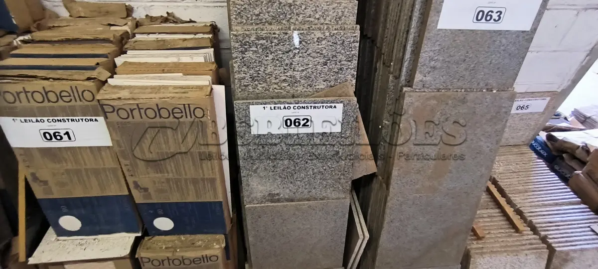LOTE 062 - 01 LOTE COM PEDRAS DIVERSAS (NO ESTADO, NÃO SABEMOS SE FUNCIONA. LEILÃO NÃO TEM GARANTIA E NEM DEVOLUÇÃO).