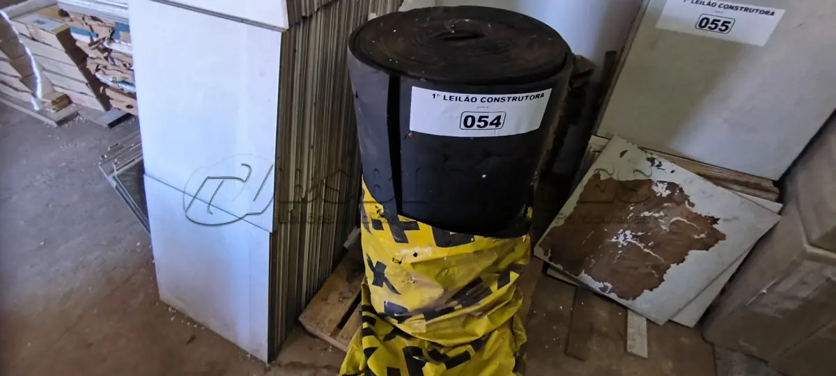 LOTE 054 - 01 ROLO DE ISOLANTE TÉRMICO (NO ESTADO, NÃO SABEMOS SE FUNCIONA. LEILÃO NÃO TEM GARANTIA E NEM DEVOLUÇÃO).
