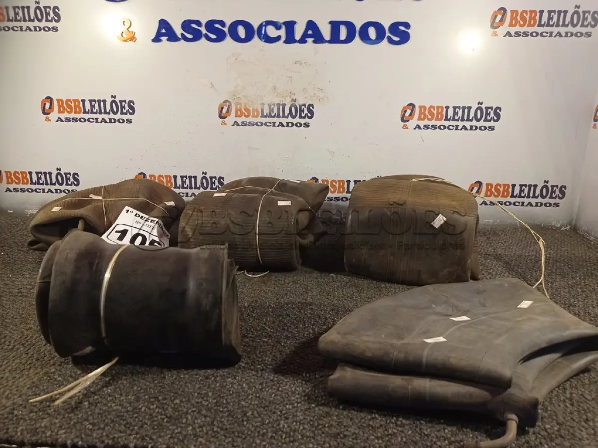 LOTE 105 - 04 CÂMARAS DE AR SENDO 03 NAS MEDIDAS 28-09-15, 01 NA MEDIDA 6-50-10 E 01 FITÃO. (NO ESTADO) ATENÇÃO! FAZER A VISITAÇÃO ANTES DE ARREMATAR, NÃO SABEMOS SE FUNCIONA. LEILÃO NÃO TEM GARANTIA E NEM DEVOLUÇÃO, SUJEITO A POSSÍVEIS AVARIAS VISÍVEIS/OCULTAS E/OU AUSÊNCIA DE COMPONENTES.