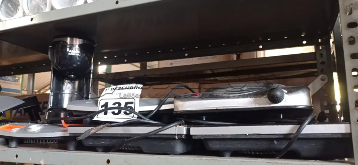 LOTE 135 - 05 FOGÕES ELÉTRICOS E 01 CAFETEIRA MARCAS E MODELOS DIVERSOS PARA RETIRADA DE PEÇAS. (NO ESTADO) ATENÇÃO! FAZER A VISITAÇÃO ANTES DE ARREMATAR, NÃO SABEMOS SE FUNCIONA. LEILÃO NÃO TEM GARANTIA E NEM DEVOLUÇÃO, SUJEITO A POSSÍVEIS AVARIAS VISÍVEIS/OCULTAS E/OU AUSÊNCIA DE COMPONENTES.