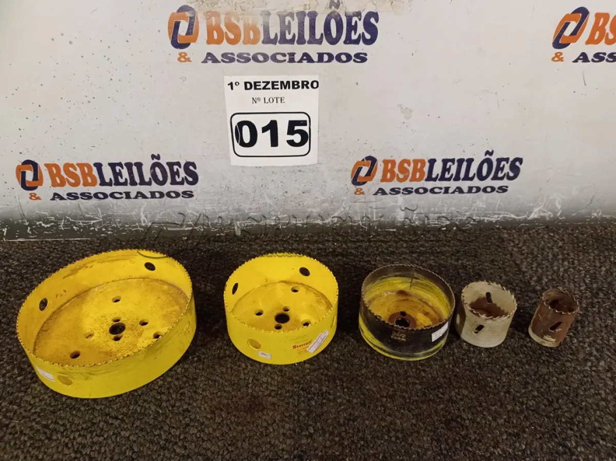 LOTE 015 - 01 JOGO DE SERRA COPO. (NO ESTADO) ATENÇÃO! FAZER A VISITAÇÃO ANTES DE ARREMATAR, NÃO SABEMOS SE FUNCIONA. LEILÃO NÃO TEM GARANTIA E NEM DEVOLUÇÃO, SUJEITO A POSSÍVEIS AVARIAS VISÍVEIS/OCULTAS E/OU AUSÊNCIA DE COMPONENTES.