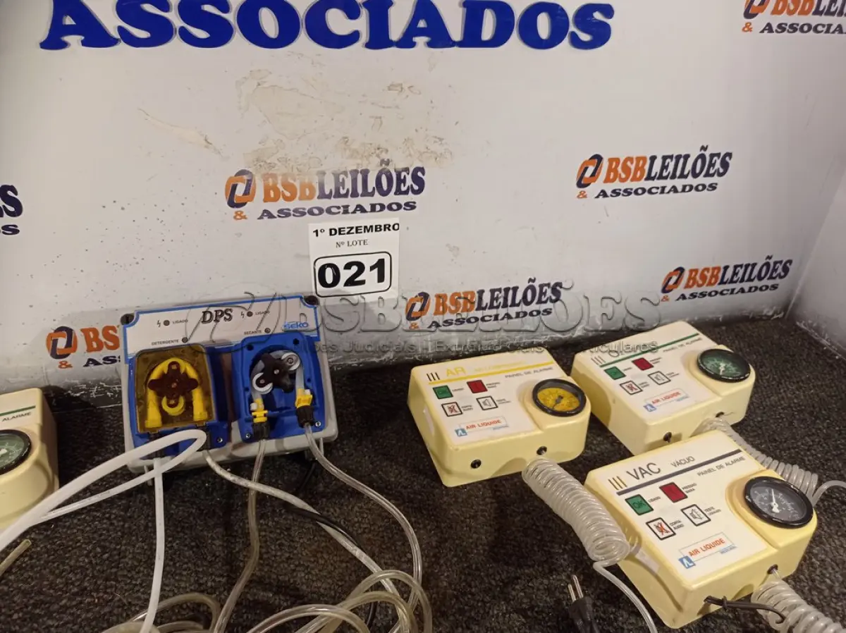 LOTE 021 - 01 BOMBA PARA DETERGENTE E 06 PAINÉIS DE OXIGÊNIO. (NO ESTADO) ATENÇÃO! FAZER A VISITAÇÃO ANTES DE ARREMATAR, NÃO SABEMOS SE FUNCIONA. LEILÃO NÃO TEM GARANTIA E NEM DEVOLUÇÃO, SUJEITO A POSSÍVEIS AVARIAS VISÍVEIS/OCULTAS E/OU AUSÊNCIA DE COMPONENTES.