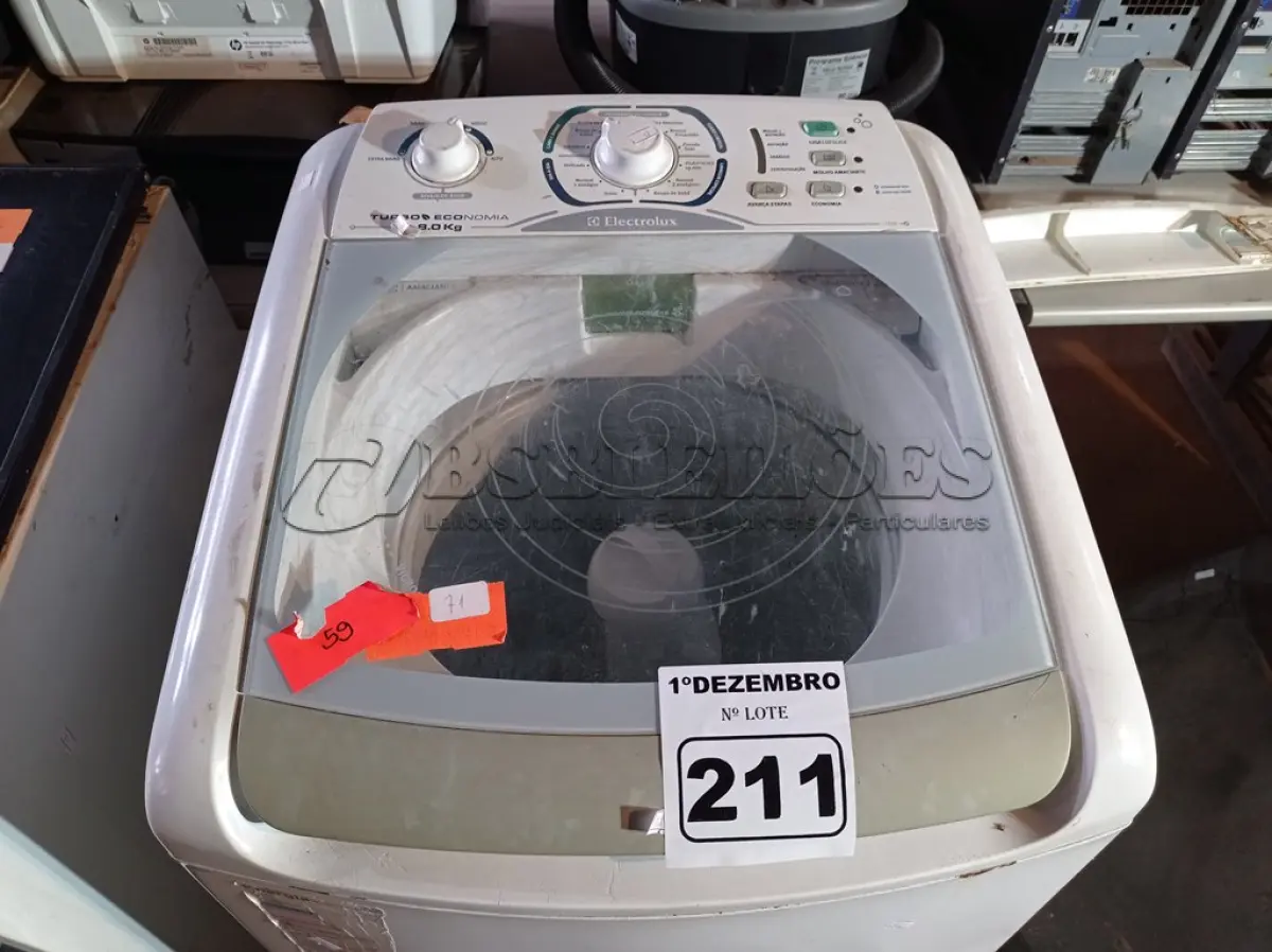 LOTE 211