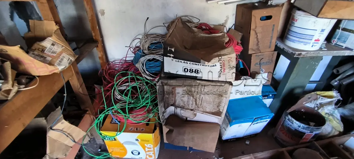 LOTE 088 - 01 LOTE COM CABOS DE REDE DIVERSOS (NO ESTADO, NÃO SABEMOS SE FUNCIONA. LEILÃO NÃO TEM GARANTIA E NEM DEVOLUÇÃO).