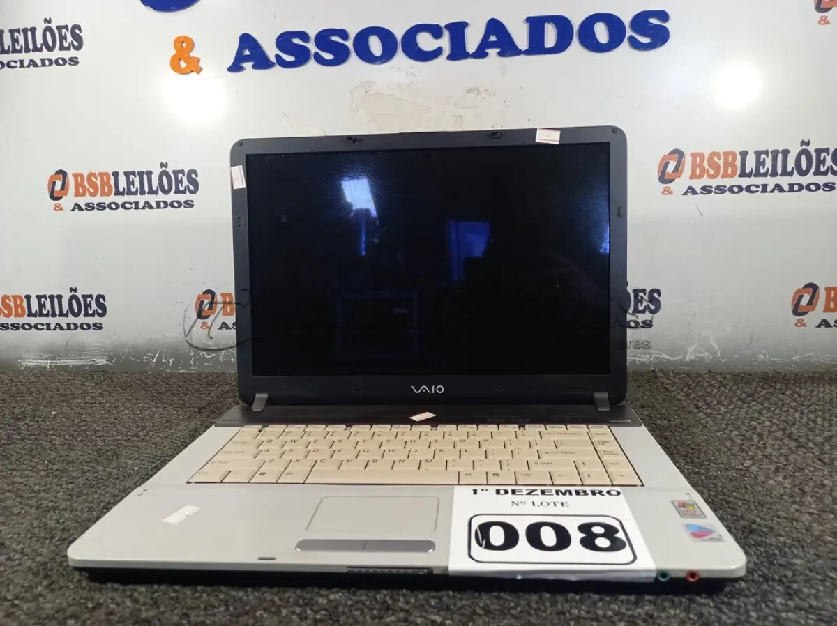 LOTE 008 - 01 NOTEBOOK MARCA SONY. (NO ESTADO) ATENÇÃO! FAZER A VISITAÇÃO ANTES DE ARREMATAR, NÃO SABEMOS SE FUNCIONA. LEILÃO NÃO TEM GARANTIA E NEM DEVOLUÇÃO, SUJEITO A POSSÍVEIS AVARIAS VISÍVEIS/OCULTAS E/OU AUSÊNCIA DE COMPONENTES.