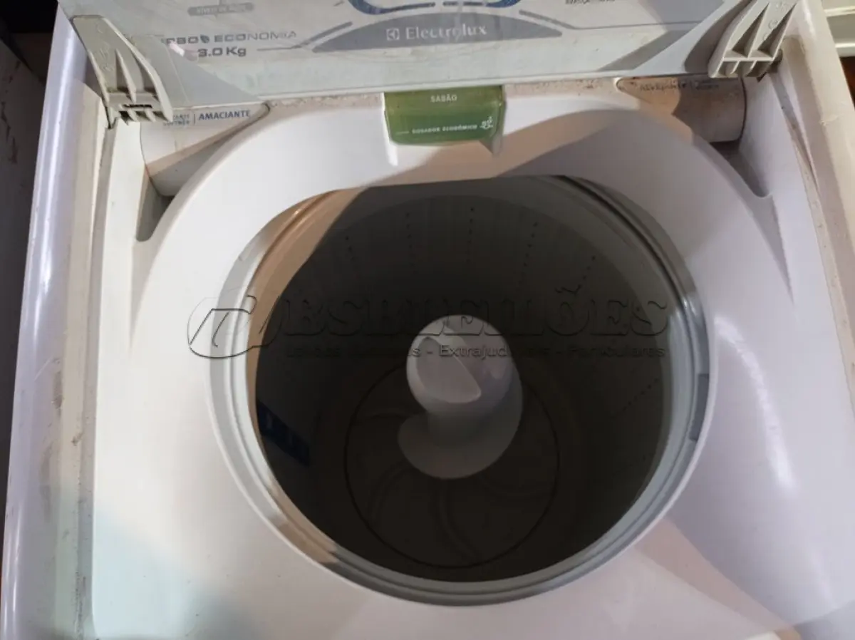 LOTE 211 - 01 MÁQUINA DE LAVAR MARCA ELECTROLUX 8KG 127V. (NO ESTADO) ATENÇÃO! FAZER A VISITAÇÃO ANTES DE ARREMATAR, NÃO SABEMOS SE FUNCIONA. LEILÃO NÃO TEM GARANTIA E NEM DEVOLUÇÃO, SUJEITO A POSSÍVEIS AVARIAS VISÍVEIS/OCULTAS E/OU AUSÊNCIA DE COMPONENTES.