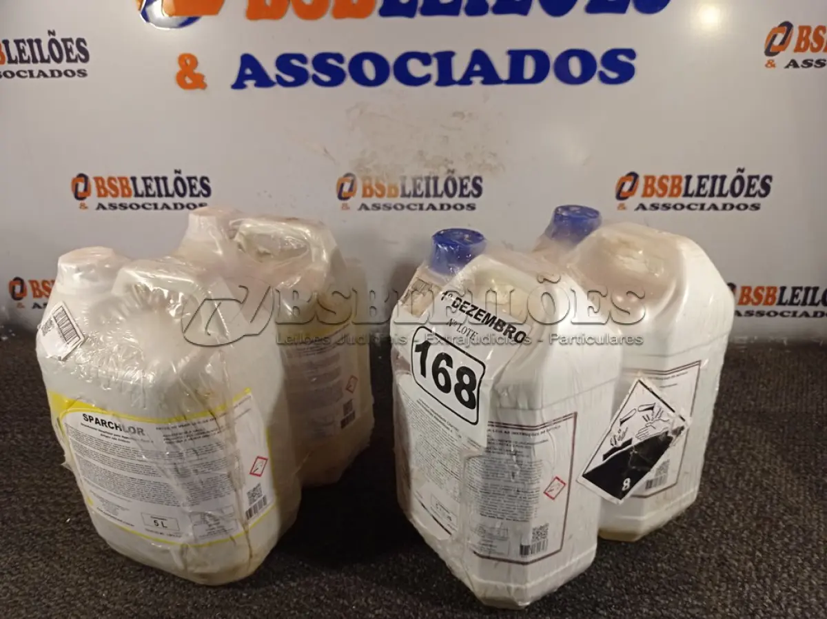 LOTE 168 - 10 LITROS DE CLOROCLEAN, LIMPADOR DESINFETANTE CLORADO PARA INDÚSTRIAS ALIMENTÍCIAS E AFINS E 10 LITROS DE DESINFETANTE HOSPITALAR PARA SUPERFÍCIES FIXAS E ARTIGOS NÃO CRÍTICOS. (NO ESTADO) ATENÇÃO! FAZER A VISITAÇÃO ANTES DE ARREMATAR, NÃO SABEMOS SE FUNCIONA. LEILÃO NÃO TEM GARANTIA E NEM DEVOLUÇÃO, SUJEITO A POSSÍVEIS AVARIAS VISÍVEIS/OCULTAS E/OU AUSÊNCIA DE COMPONENTES.